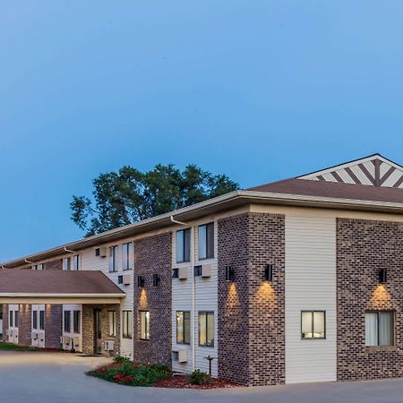 Super 8 By Wyndham Madison Hotel Exterior foto