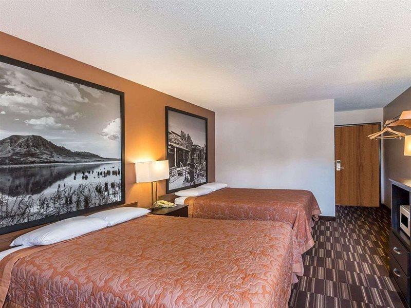 Super 8 By Wyndham Madison Hotel Exterior foto