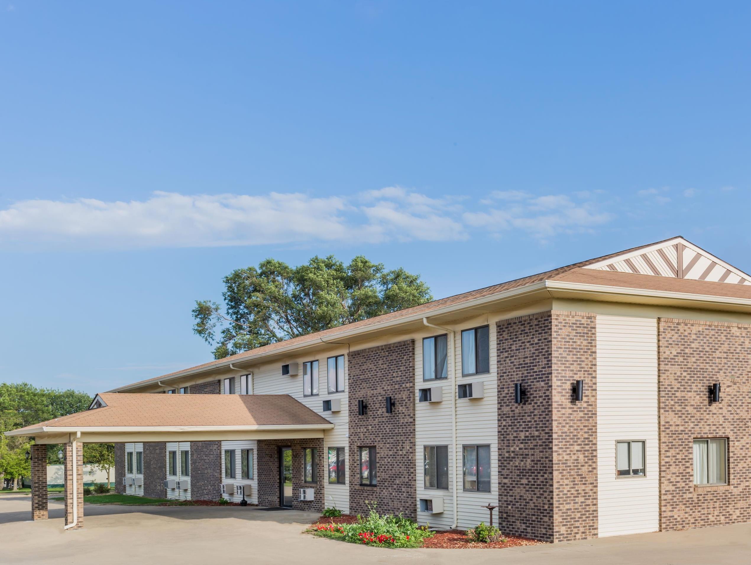 Super 8 By Wyndham Madison Hotel Exterior foto