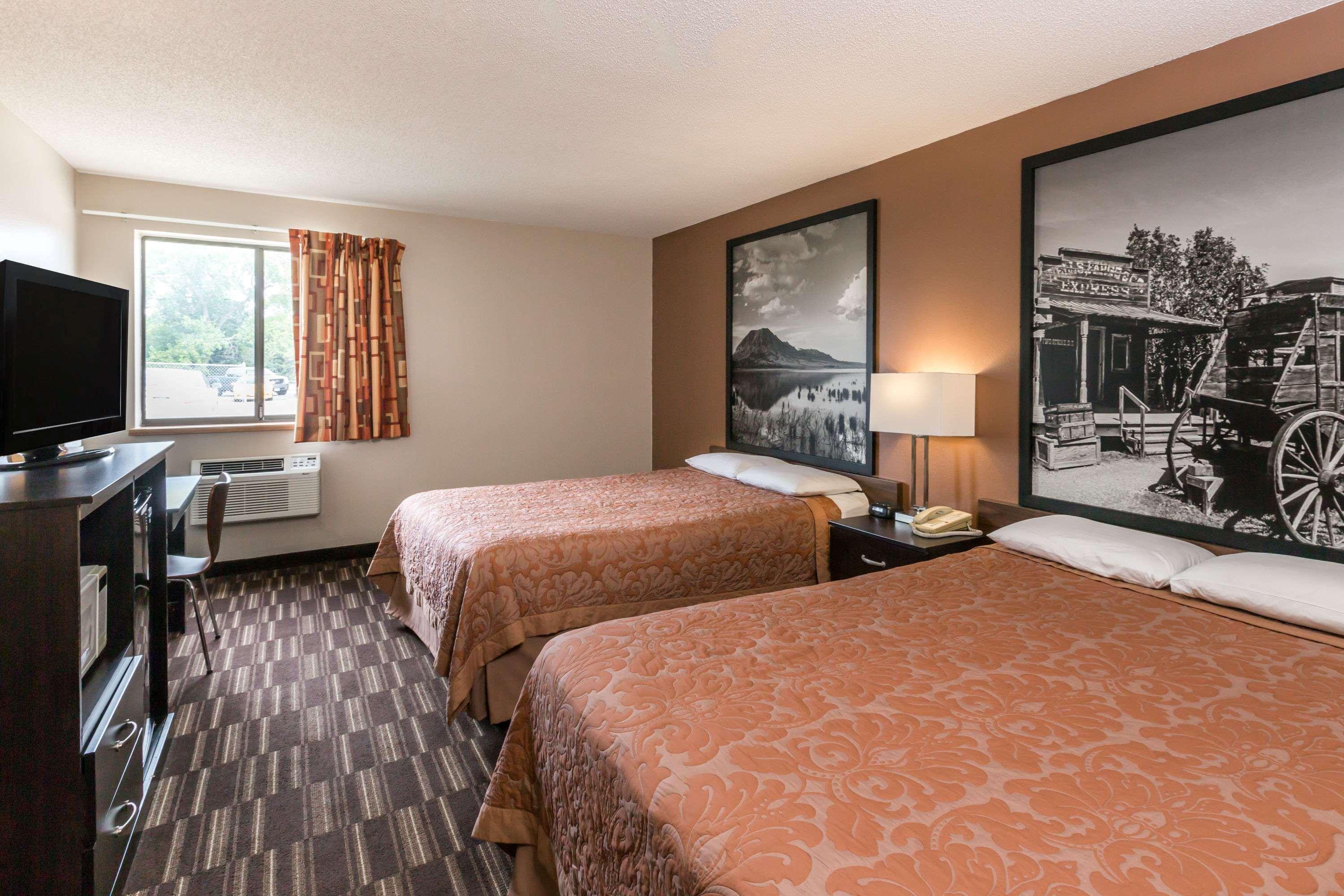 Super 8 By Wyndham Madison Hotel Exterior foto