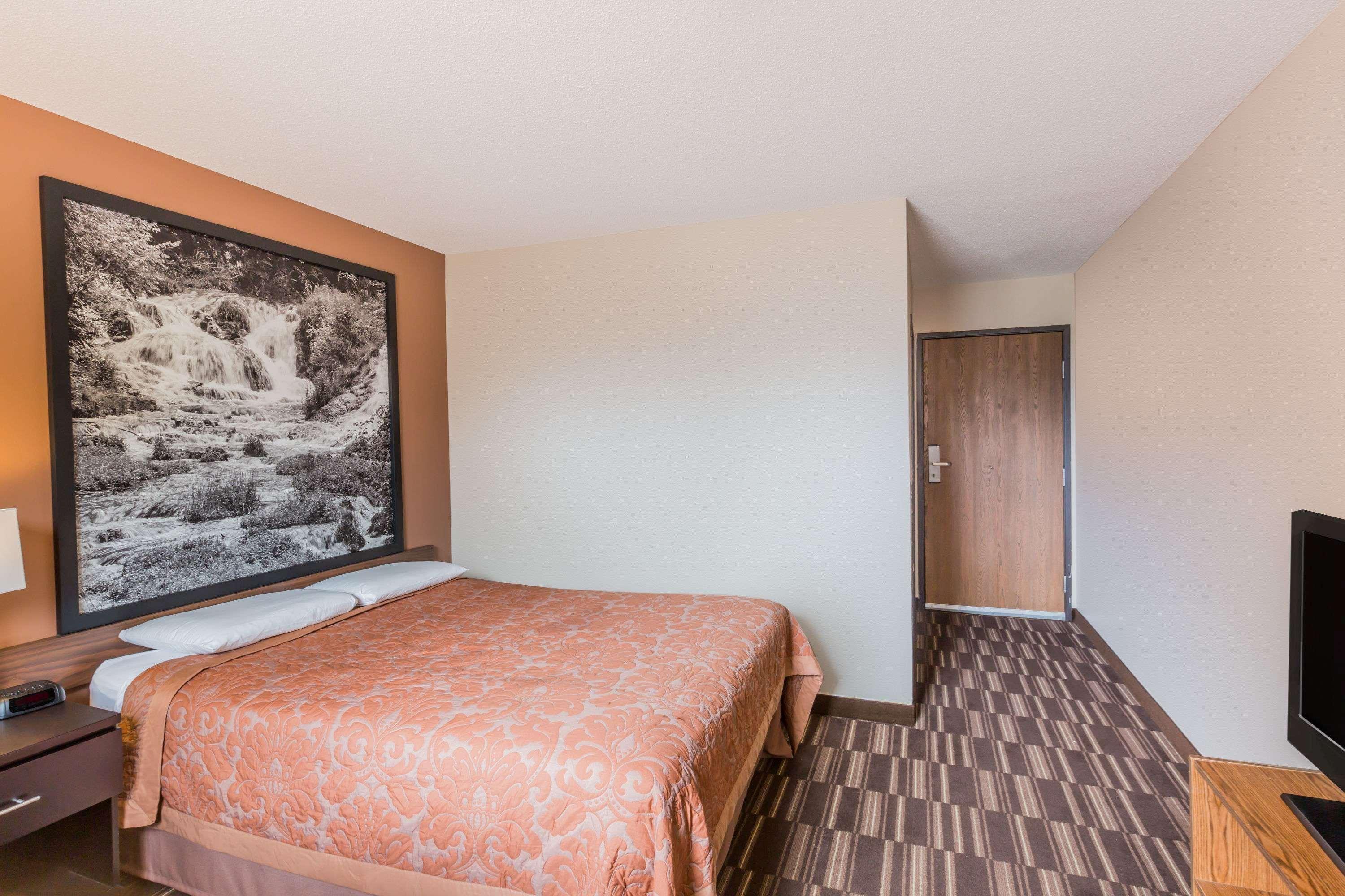 Super 8 By Wyndham Madison Hotel Exterior foto